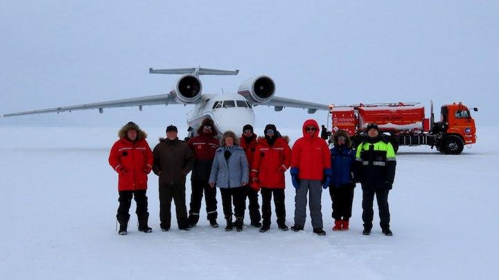 Первую партию полярников с дрейфующей станции &quot;Северный полюс-41&quot; сменили новые участники экспедиции